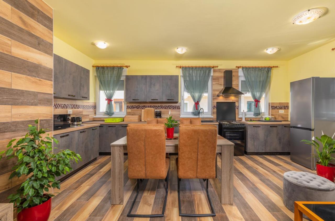 Apartmani Monte Πούλα Εξωτερικό φωτογραφία