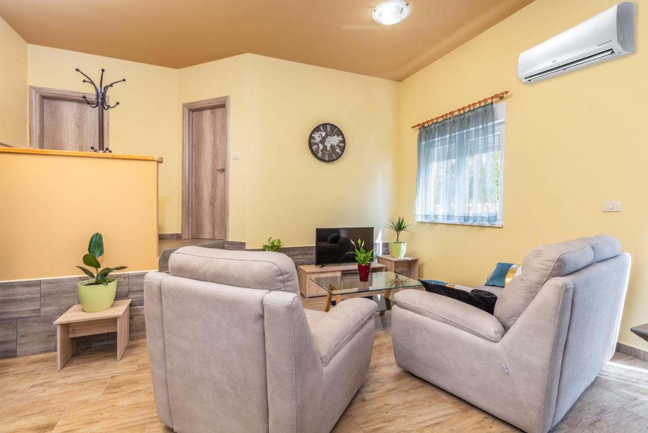 Apartmani Monte Πούλα Εξωτερικό φωτογραφία