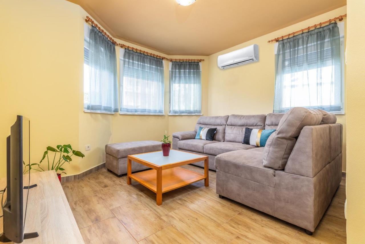 Apartmani Monte Πούλα Εξωτερικό φωτογραφία